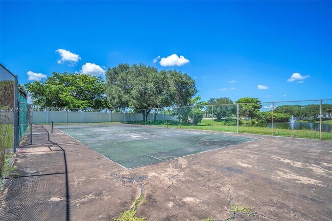 Building Photo - 6575 W Oakland Park Blvd