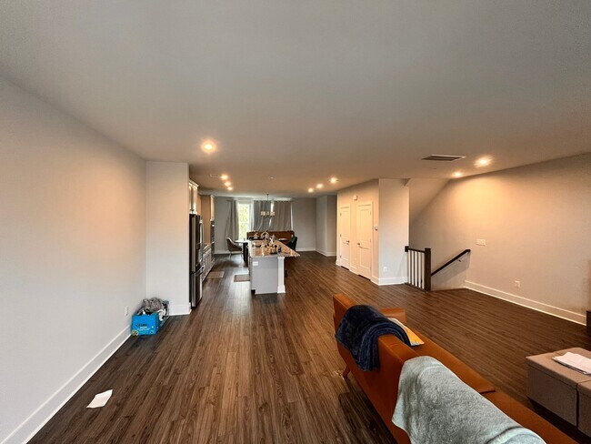 Building Photo - 933 Salamander St