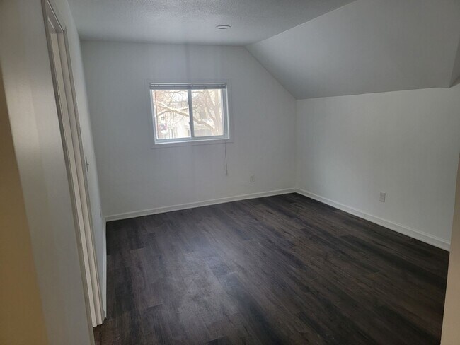 Building Photo - 1212 Bush Ave
