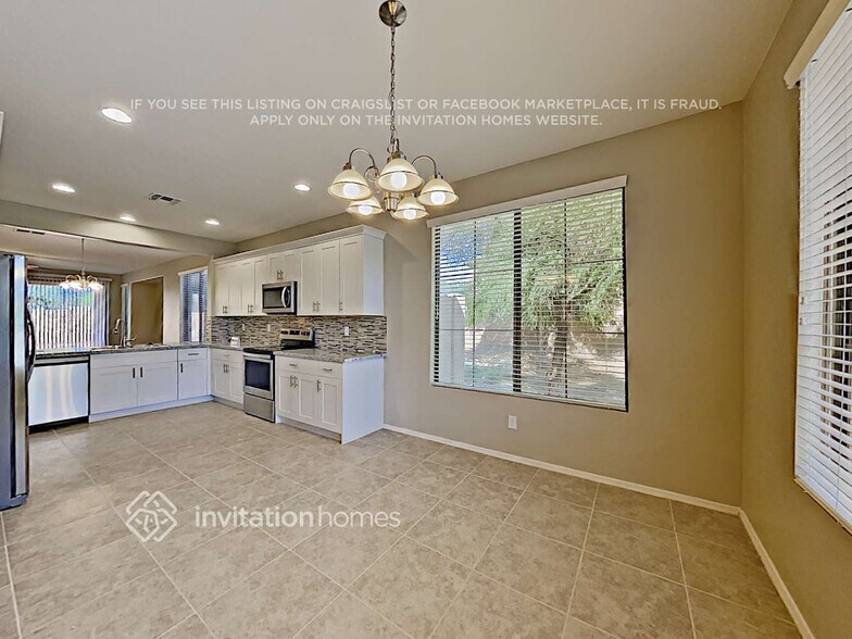Building Photo - 15206 W Port Royale Ln