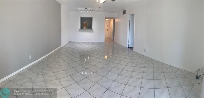 Building Photo - 404 NW 68th Ave