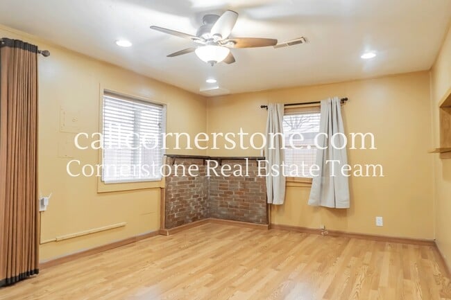 Building Photo - 411 E Cheyenne Rd