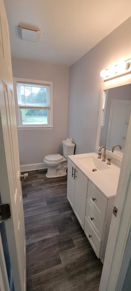 Building Photo - 321 Nelson St