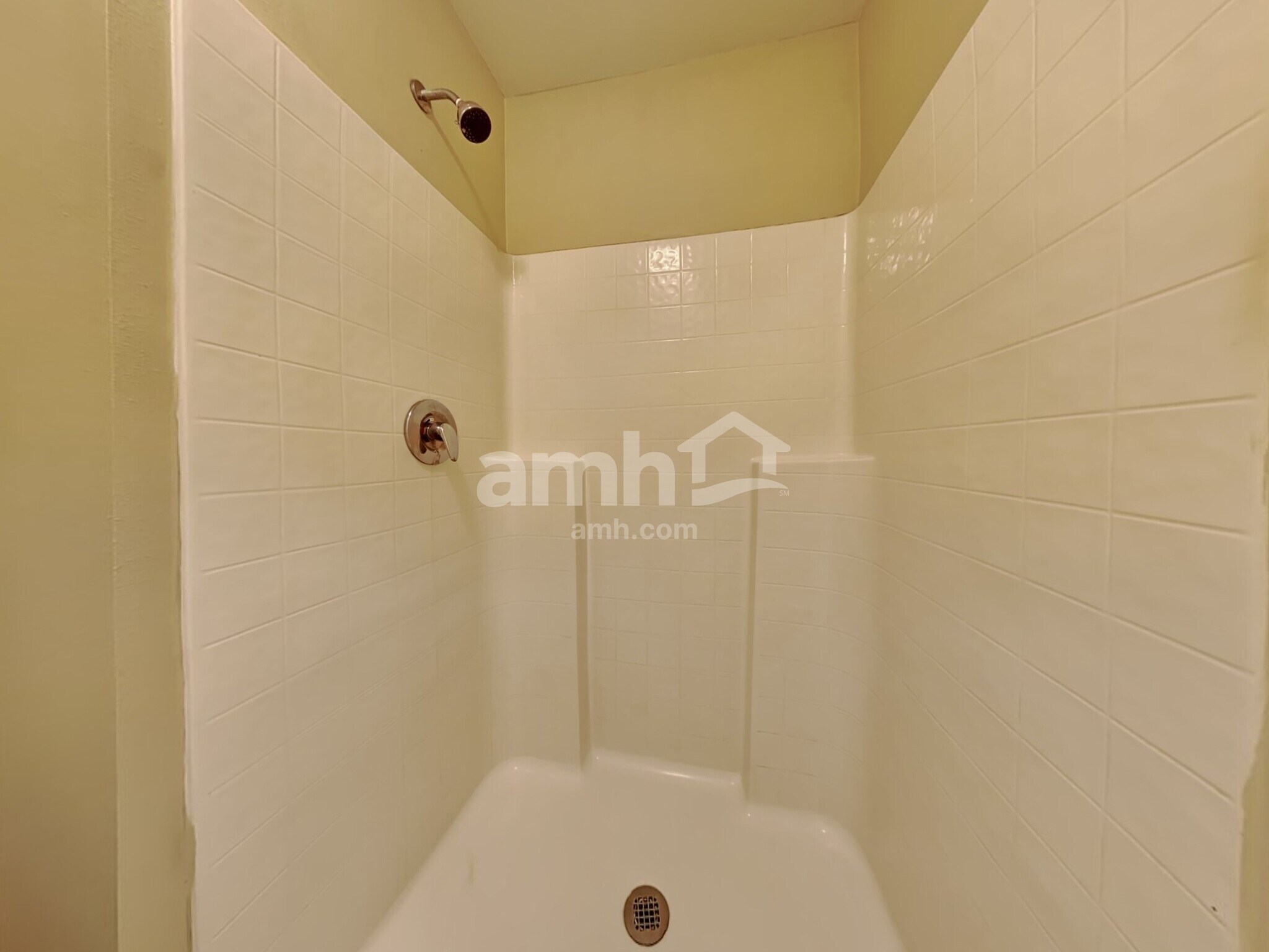 Building Photo - 70 Reeding Ridge Dr W