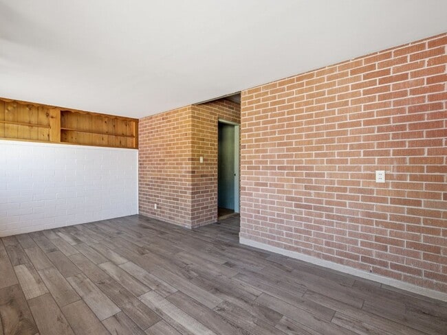 Building Photo - Charming 2-Bedroom Home with Vintage Character & Modern Comforts