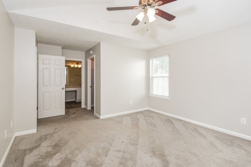 Building Photo - 4801 Lake Park Terrace