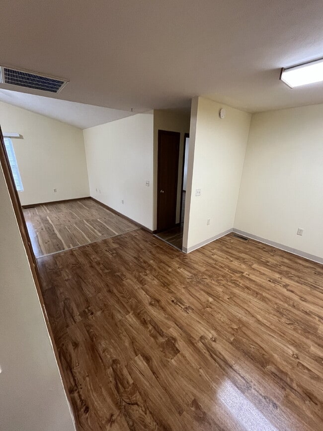 Building Photo - 1352 Campbell Rd