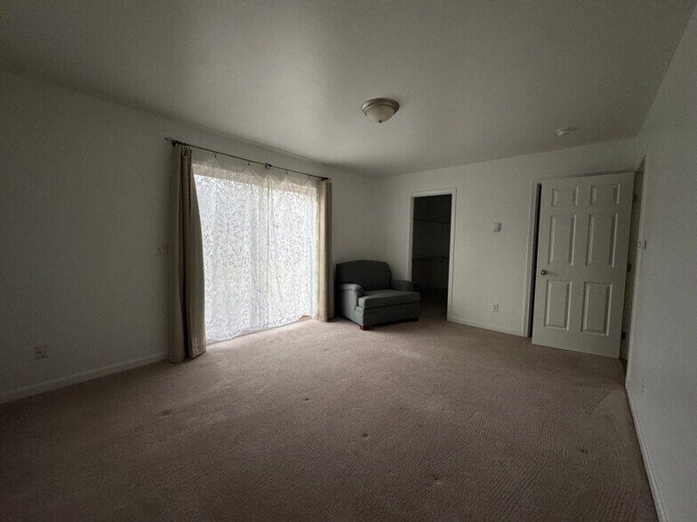 Building Photo - 1840 N Monte Vista Dr