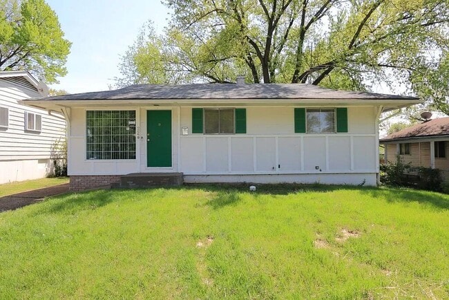 Primary Photo - 224 Roderick Dr