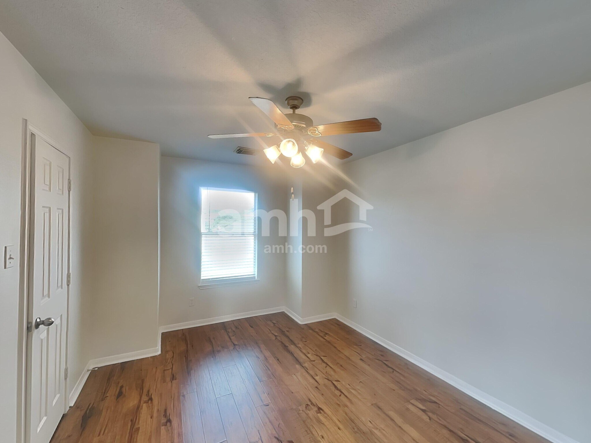 Building Photo - 1052 Shadow Glenn Dr