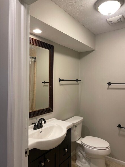 Building Photo - 7560 Toweron Ln
