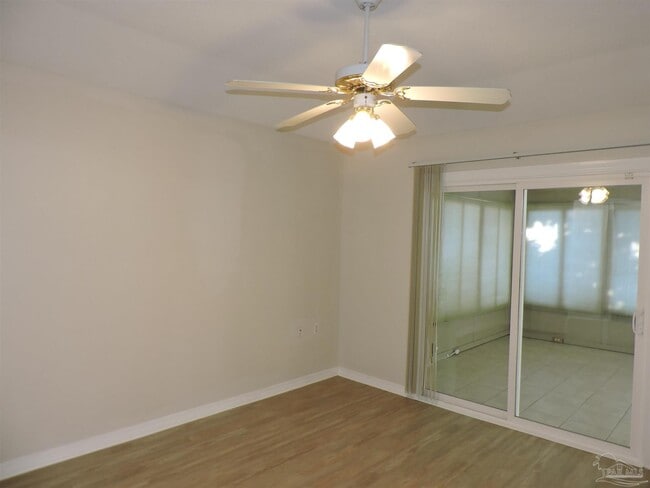 Building Photo - 1160 Sweetbriar St