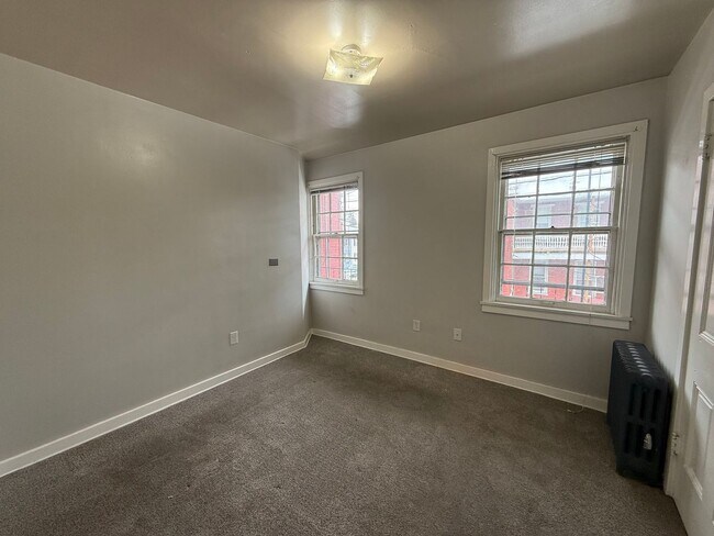 Building Photo - 128 S West St