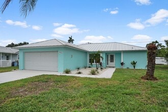 Building Photo - Perfect West Bradenton Location - 2 bedroom / 2 bathroom Home
