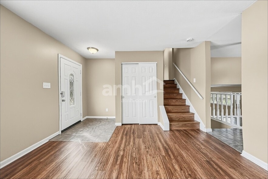 Building Photo - 6401 Sharps Ridge Ct