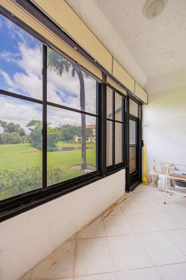 Building Photo - 7520 La Paz Blvd