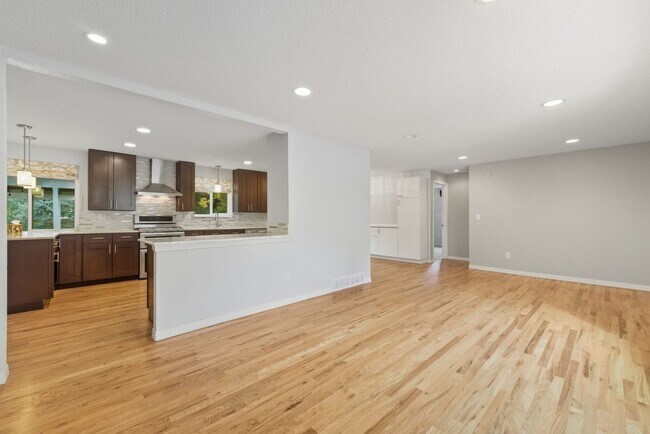 Building Photo - All you want in a home! 5 bed 3 bath ranch...