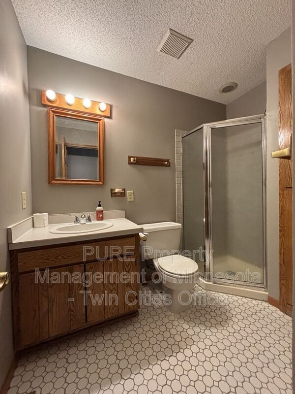 Building Photo - 645 Sullivan Dr NE