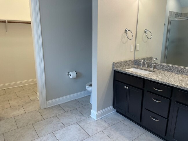 Building Photo - Stunning 3 Bedroom Legacy Home