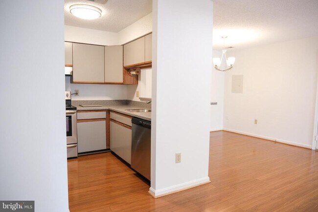 Building Photo - 6941 Mary Caroline Cir