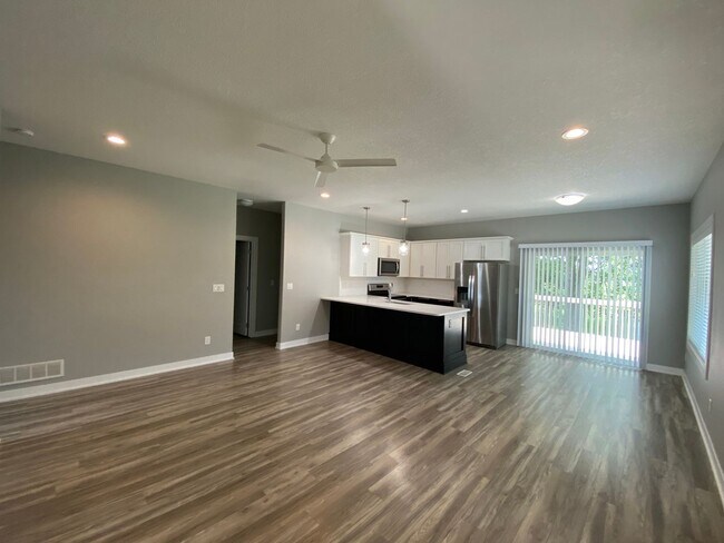 Building Photo - Beautiful single family home With 6 Car At...