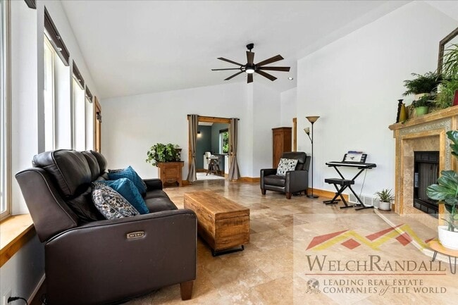 Building Photo - Stunning Emigration Canyon Home - Spacious...