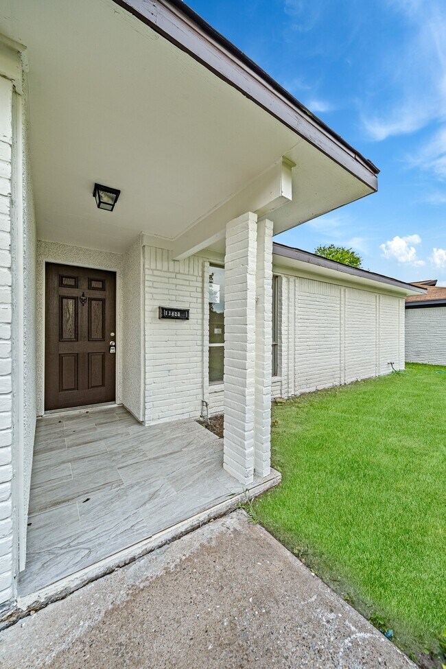 Building Photo - 11823 S Willow Cir