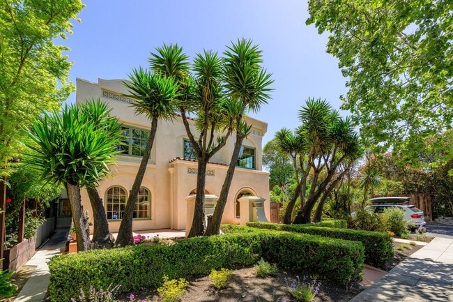 Building Photo - 2052 Alameda Way