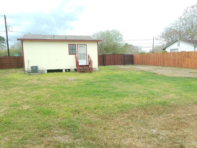 Building Photo - 2930 E Harrington Dr