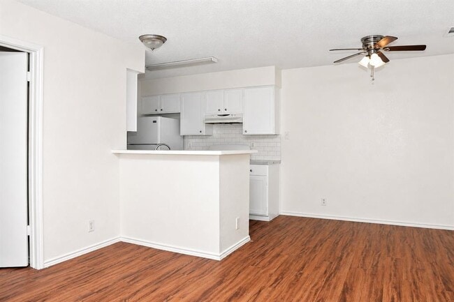 Building Photo - 6906 Deep Cir
