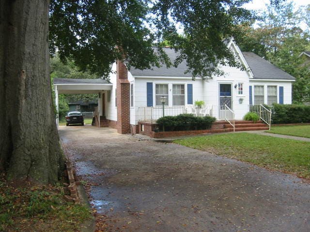 Building Photo - 703 Harrold Ave