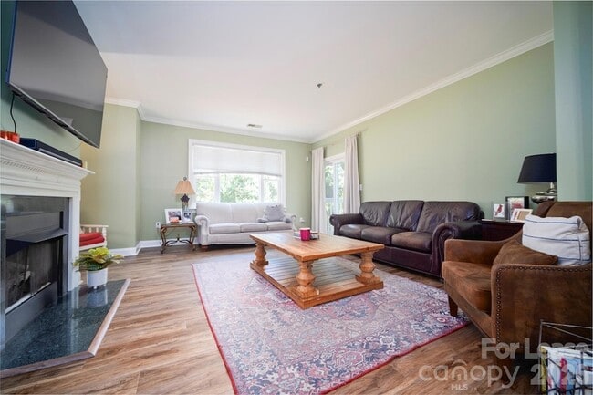 Building Photo - 5609 Fairview Rd