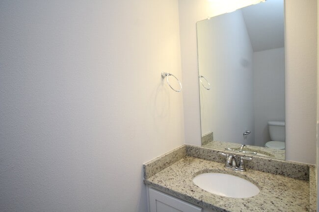 Building Photo - Spacious 3BR/2.5BA Townhome with 1-Car Garage in Admiral’s Quarters—Pool, Dog Park, Near 9 Mile R...