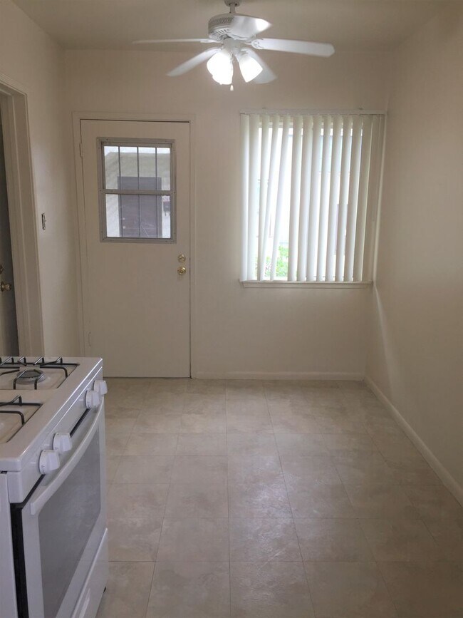 Building Photo - 4848 N Lakewood Blvd
