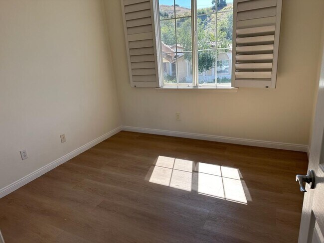 Building Photo - 3639 El Encanto Dr
