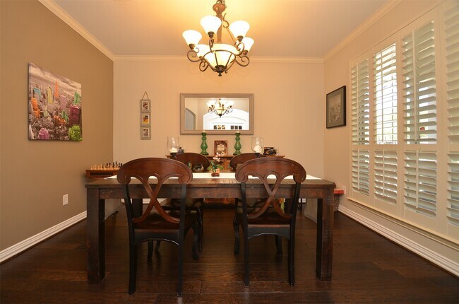 Building Photo - 1310 Wildwood Ln