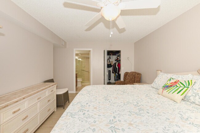 Building Photo - 2504 SE Anchorage Cove