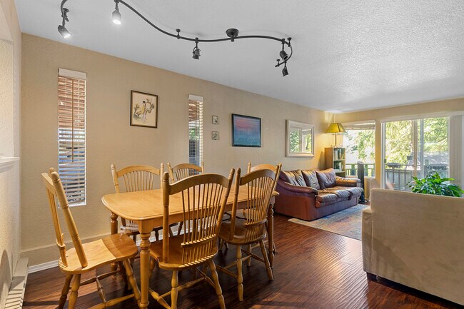 Building Photo - 1414 NE 151st St