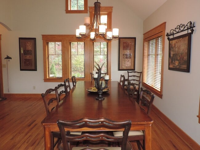 Building Photo - Luxury furnished 3/2.5 Condo at Lodges at Winklers Creek