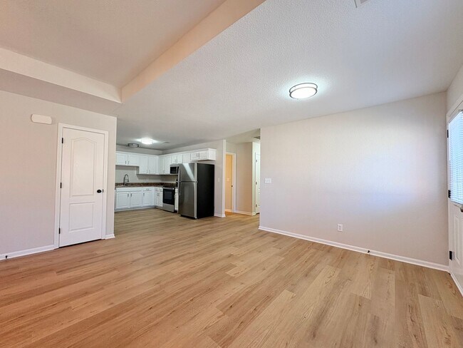 Building Photo - 118-122 SW Rock Garden St