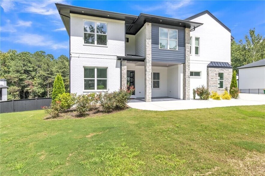 Building Photo - 3671 Hamilton Mill Rd