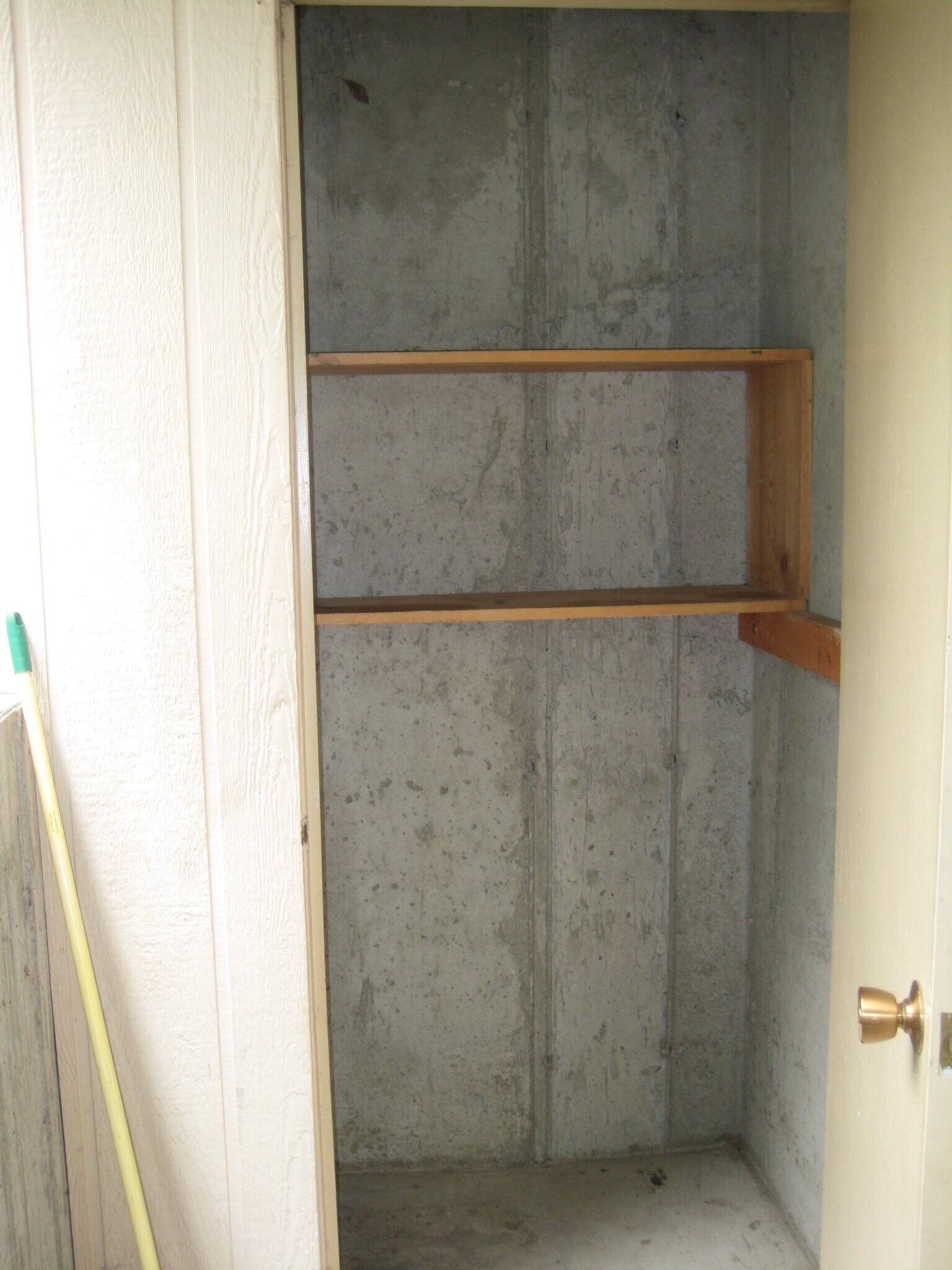 Building Photo - 370 W 200 N