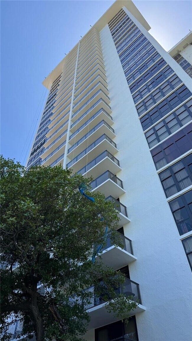 Building Photo - 18181 NE 31st Ct