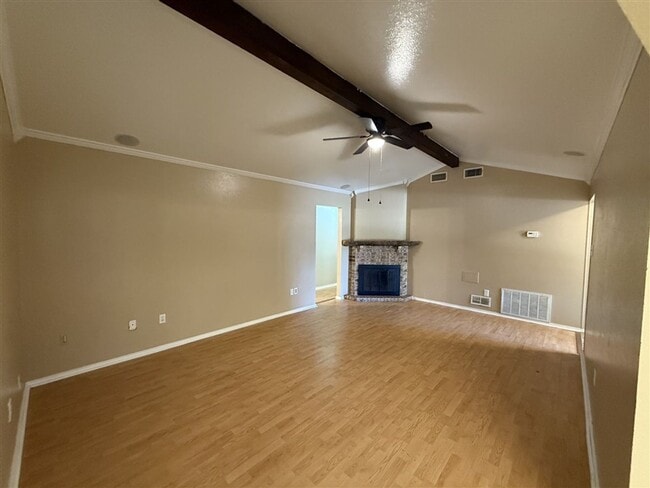 Building Photo - Beautiful 3 bedroom 2 bath home for lease ...