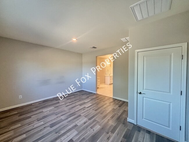 Building Photo - 5536 W Lazy Farm Dr
