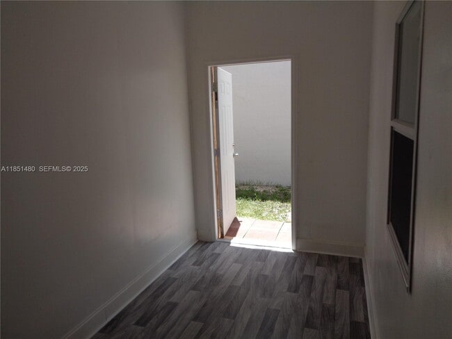 Building Photo - 2060 SE 14th St