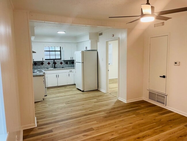 Building Photo - CROSS ST APARTMENTS