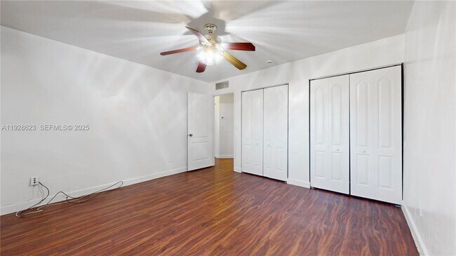 Building Photo - 15755 SW 92nd Ave