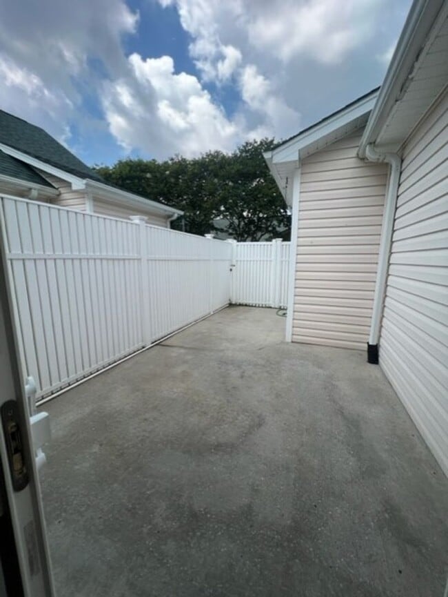 Building Photo - Two  Bedroom Two Bath