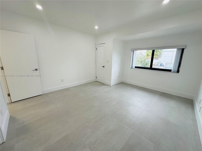 Building Photo - 7157 W 19th Ct